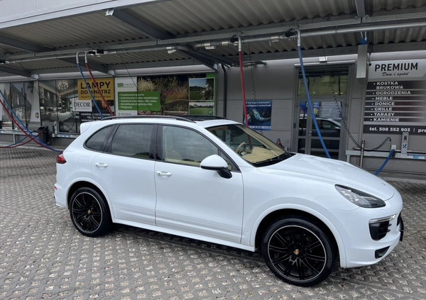 Porsche Cayenne cena 229000 przebieg: 175000, rok produkcji 2017 z Gdańsk małe 781